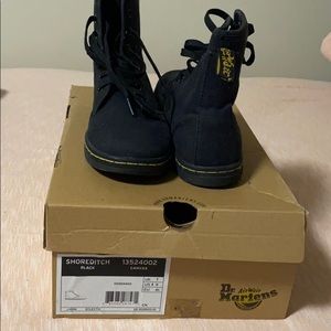 Black canvas dr. Airwaves martens